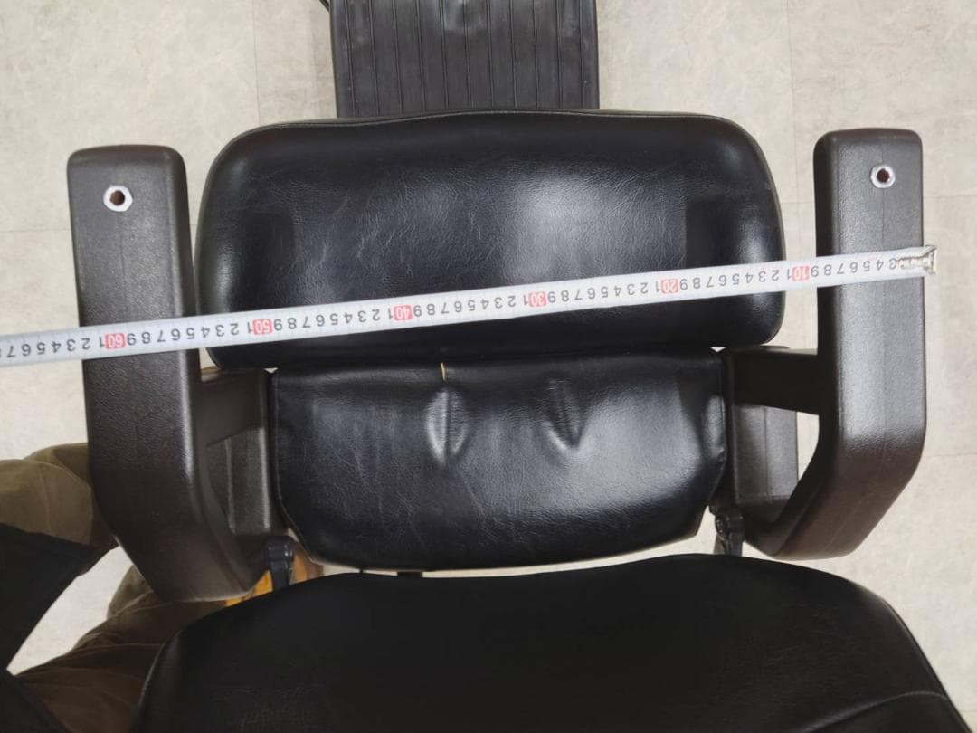 札幌　TAKARABELMONT製　電動バーバーチェア「PLUS」