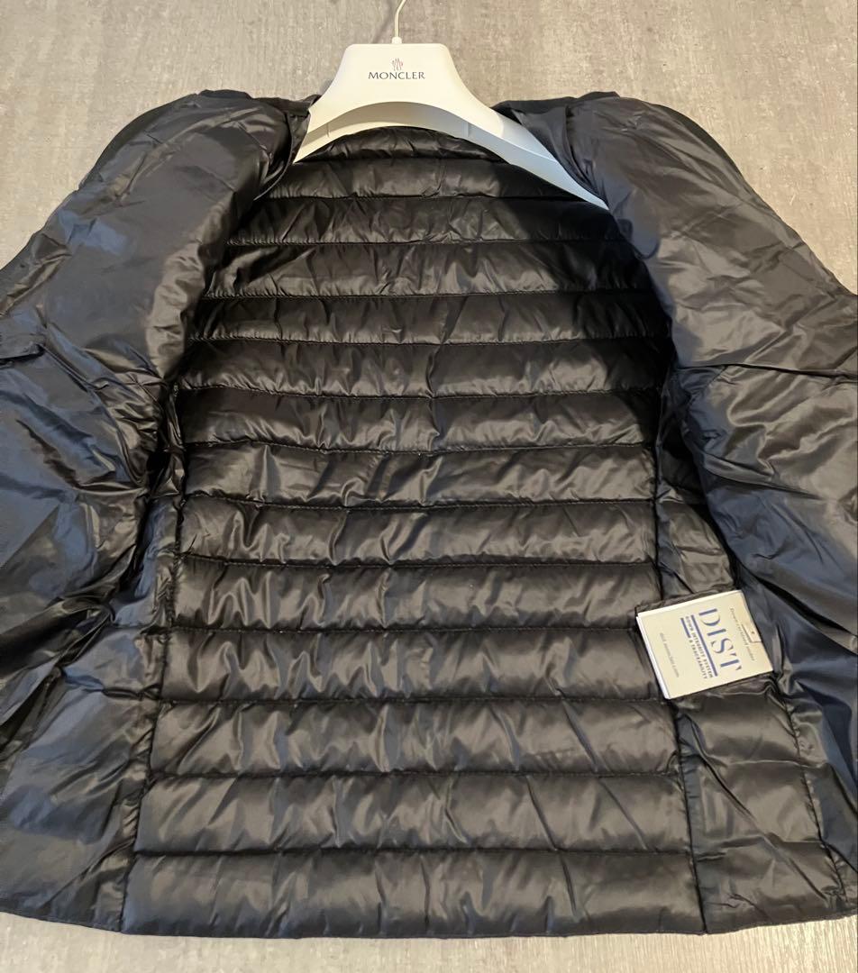 Moncler モンクレール　ビーズ飾りの素敵なライトダウンノーカラージャケット