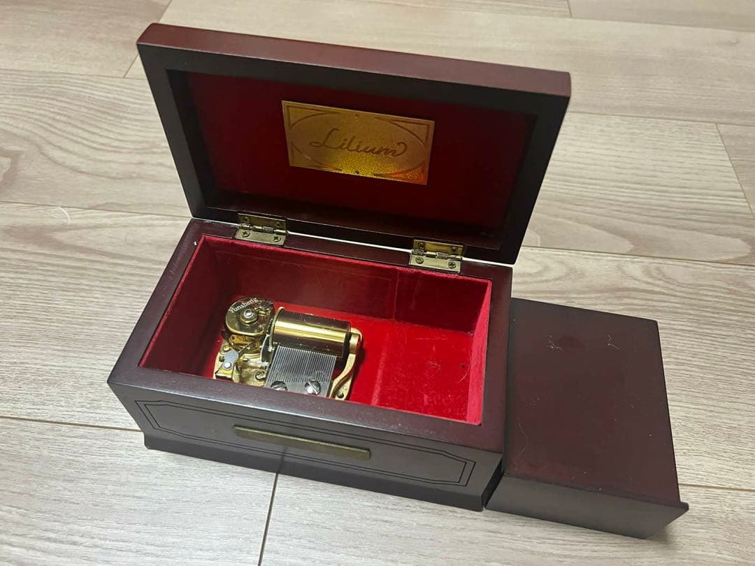 Yunsheng 木製オルゴール Lilium