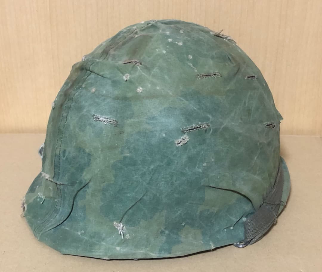 アメリカ軍放出品　ヘルメット　４０年前沖縄県の米軍払い下げ市で購入