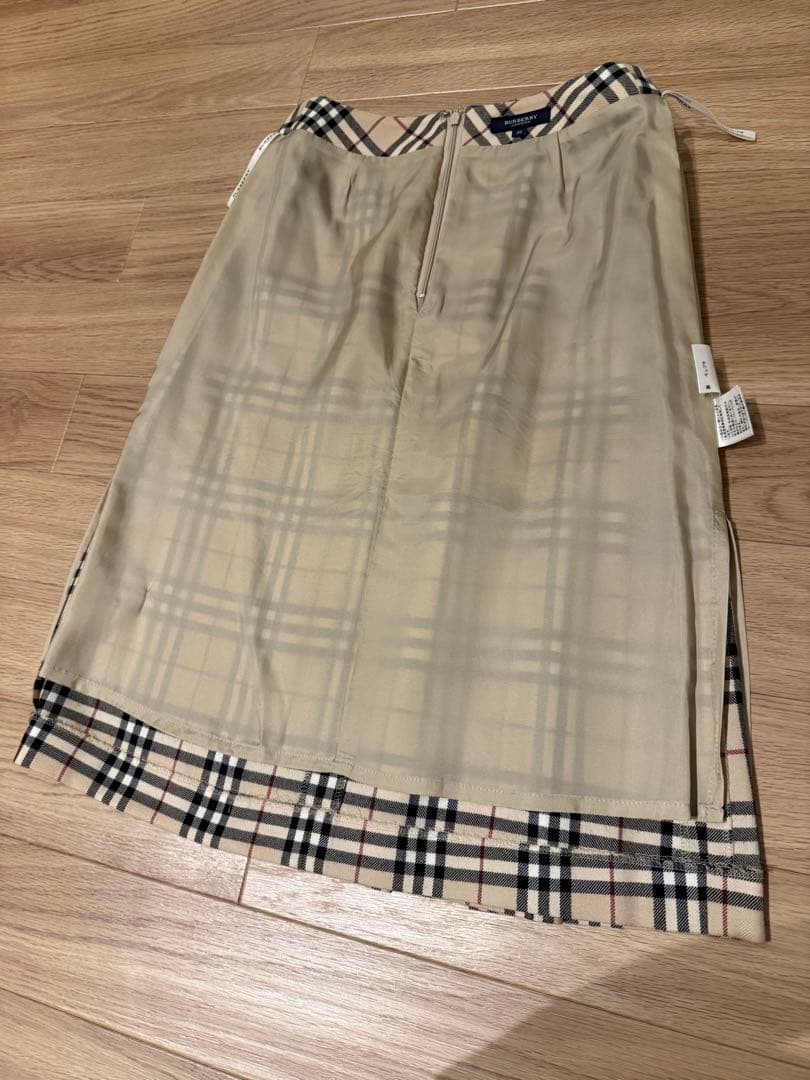 新品未使用　バーバリー　BURBERRY ベージュ　プリーツスカート