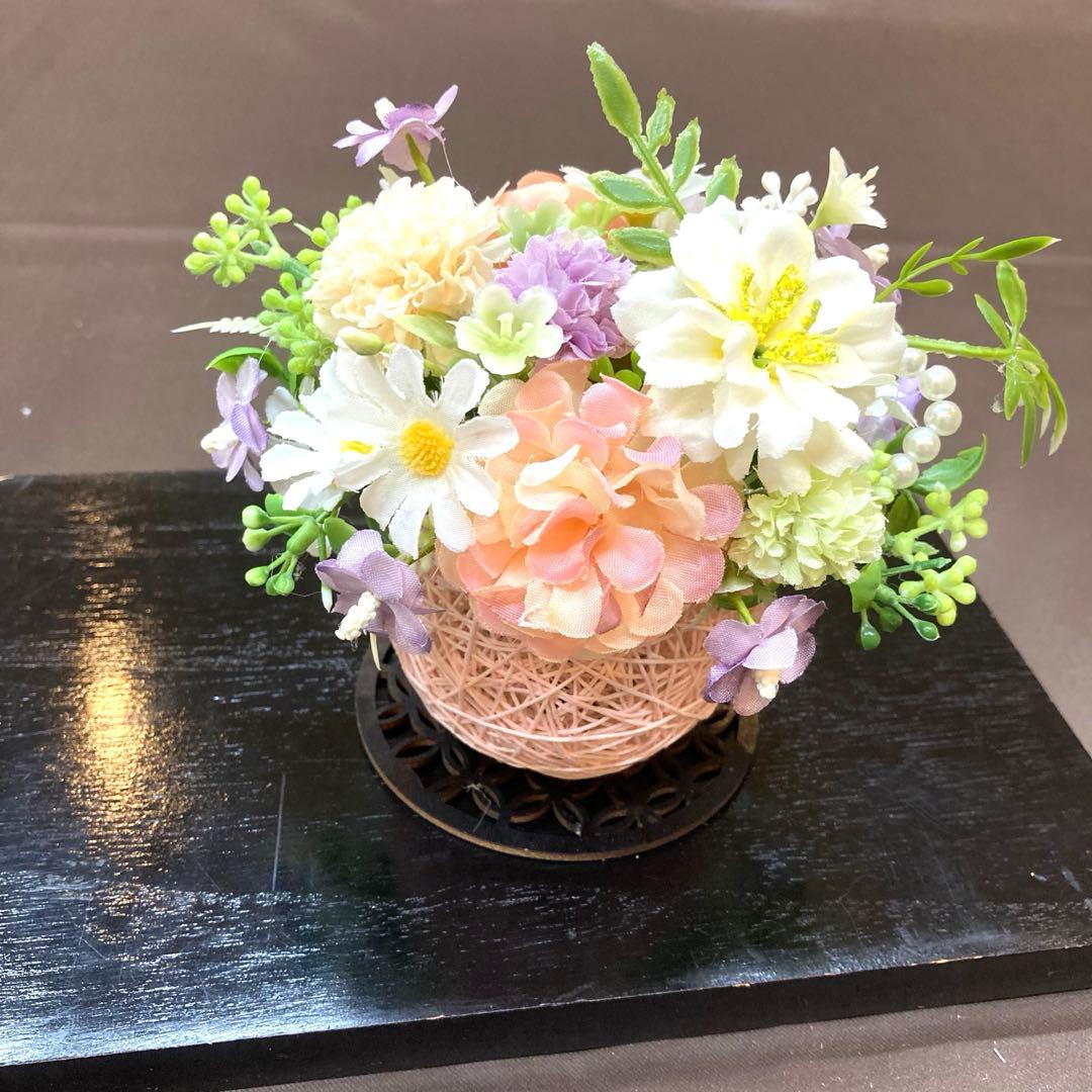 なおページです。仏花⭐︎LEDライト付き糸玉アレンジ⭐︎お供え花⭐︎お盆⭐︎提灯