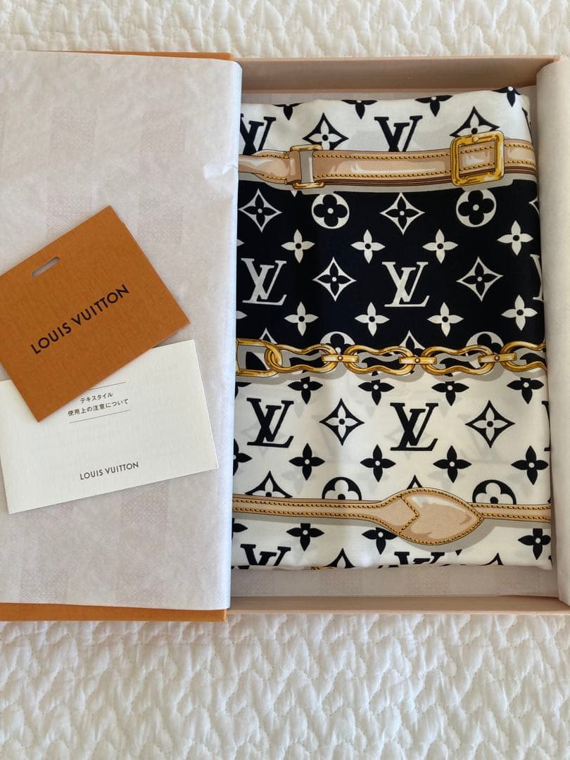 LOUIS VUITTON コンフィデンシャル　シルクスカーフ