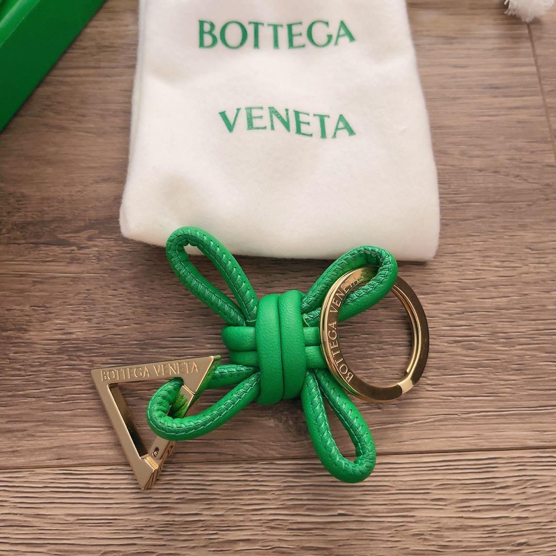BOTTEGA VENETA / グリーンノットキーホルダー
