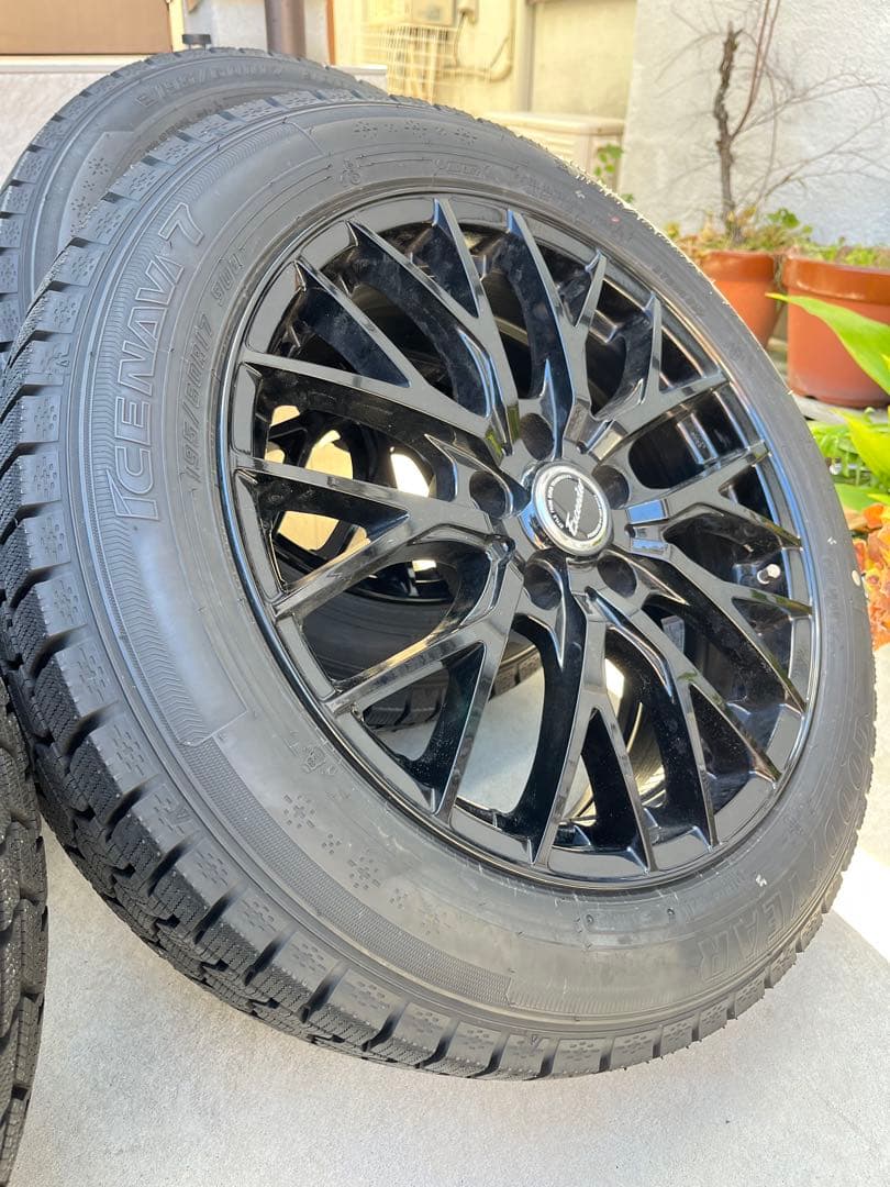 ともやま　スタッドレスタイヤ　195/60/17　バリ溝　2023年製