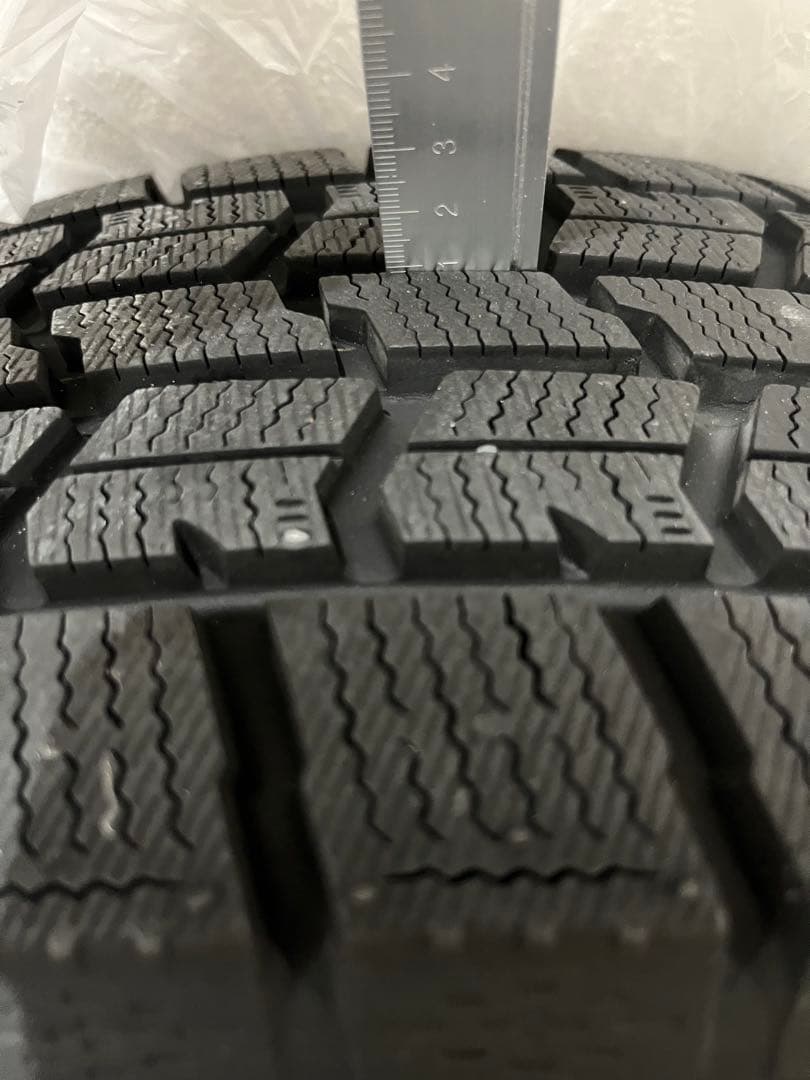 ともやま　スタッドレスタイヤ　195/60/17　バリ溝　2023年製