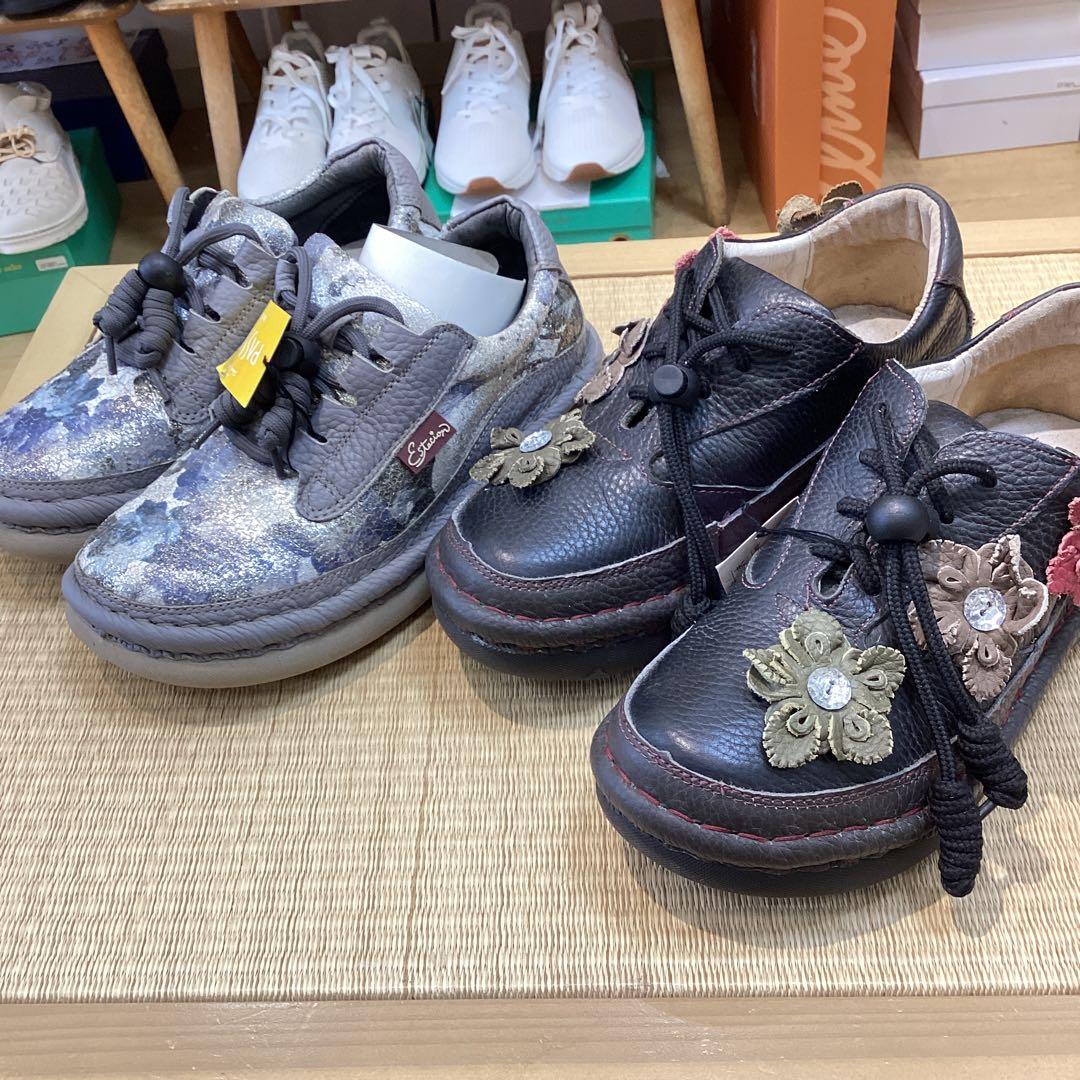 エスタシオン　サイズS 2足セット　花柄スニーカー