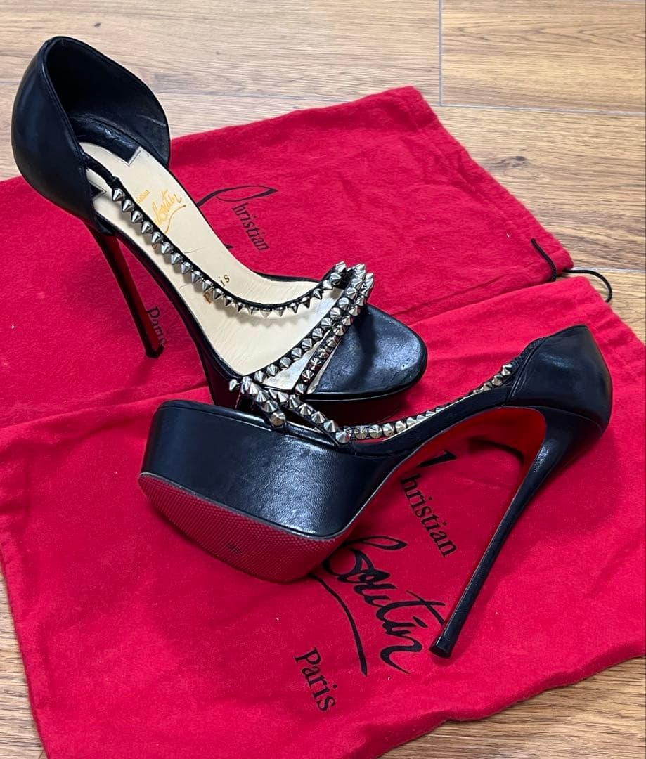 Christian Louboutin ブラックスタッズハイヒール 36 1/2