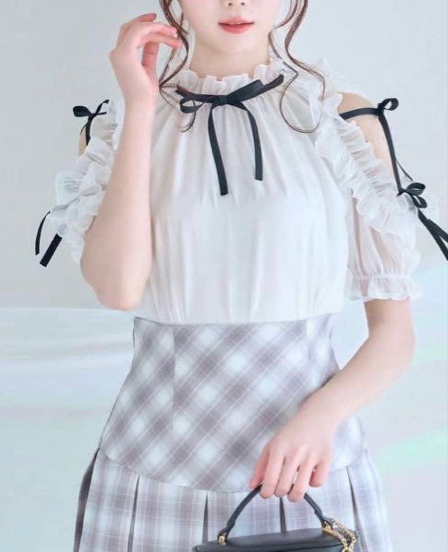 rose muse shoulder frills blouse ホワイト
