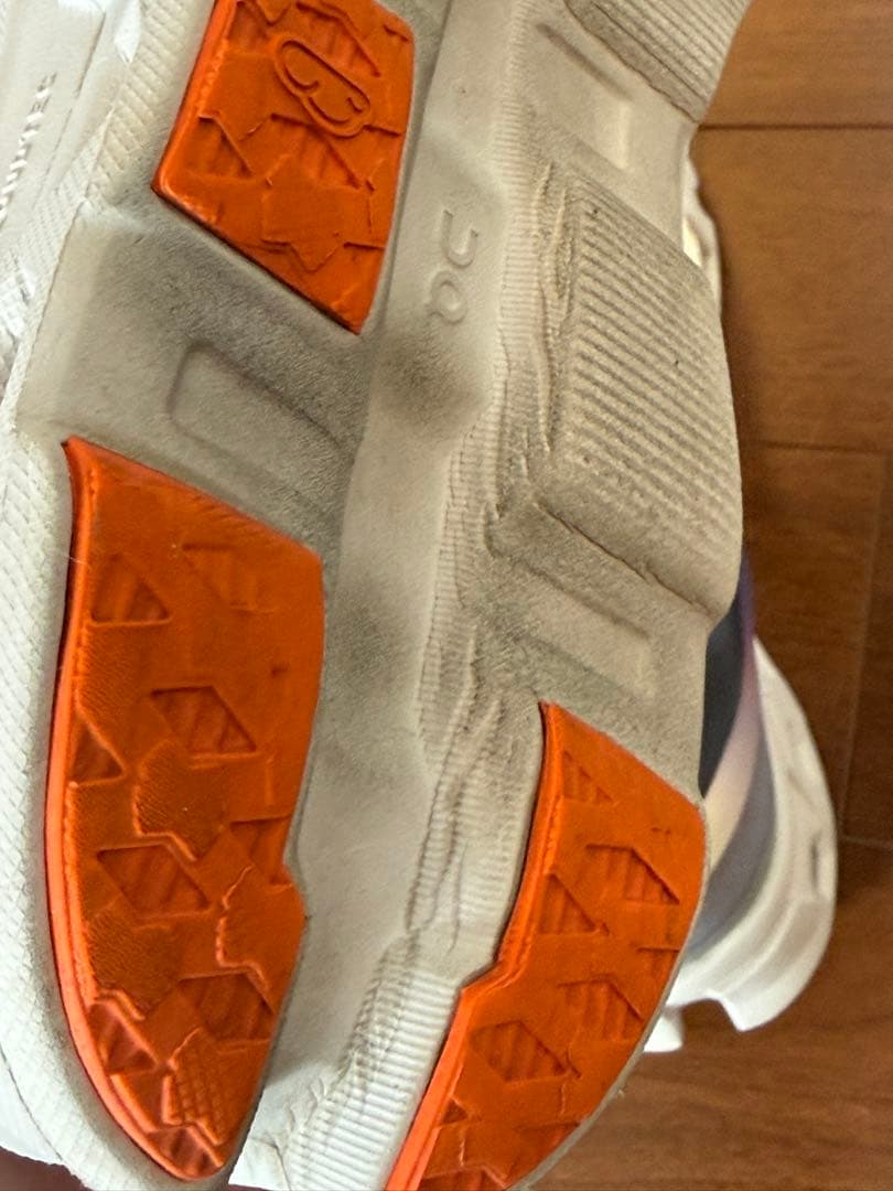 On running Cloudmonster Hyper 限定プリズム26.5