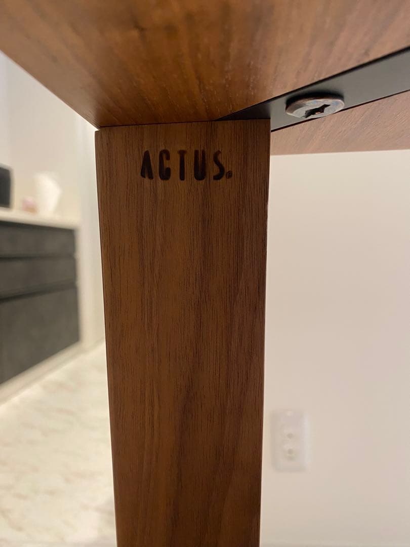 ACTUS ダイニングテーブル　ウォルナットカラー