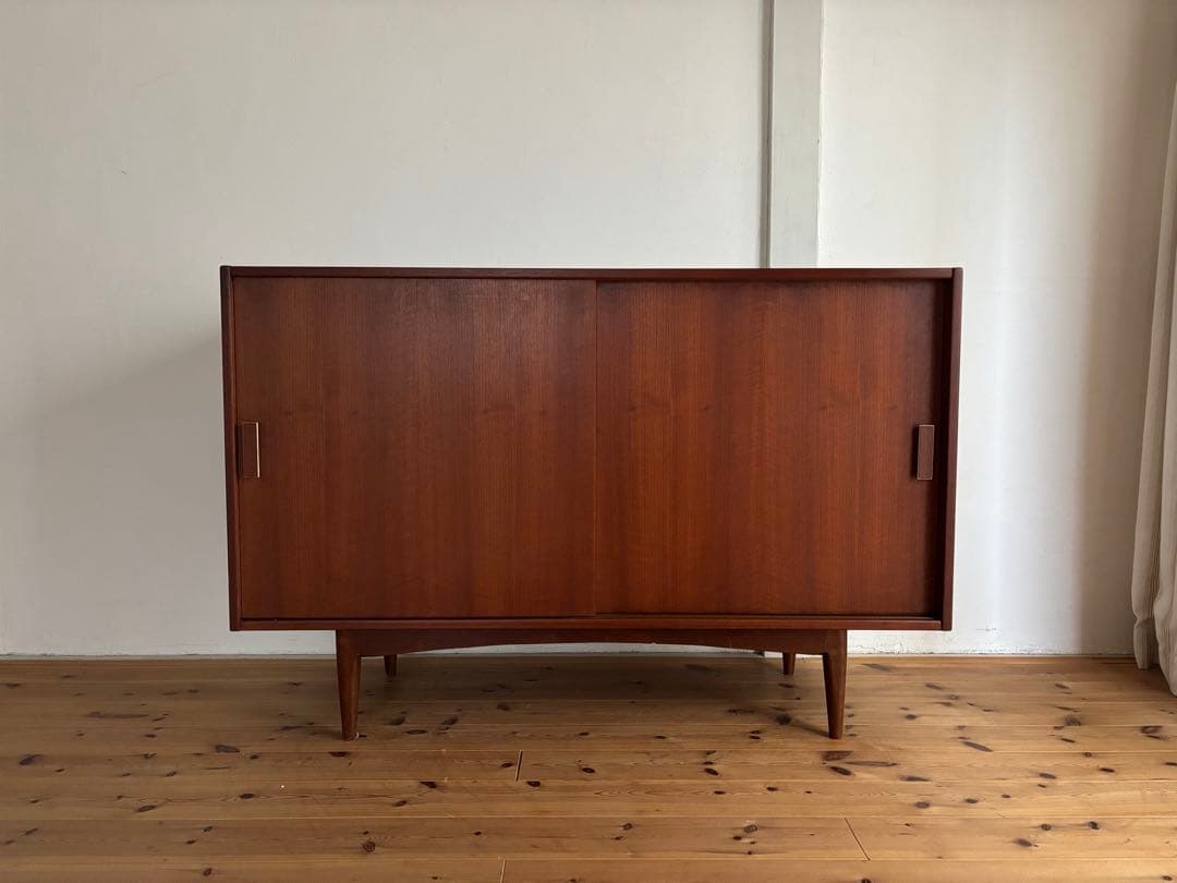 北欧ヴィンテージ　デンマーク　チーク　サイドボード