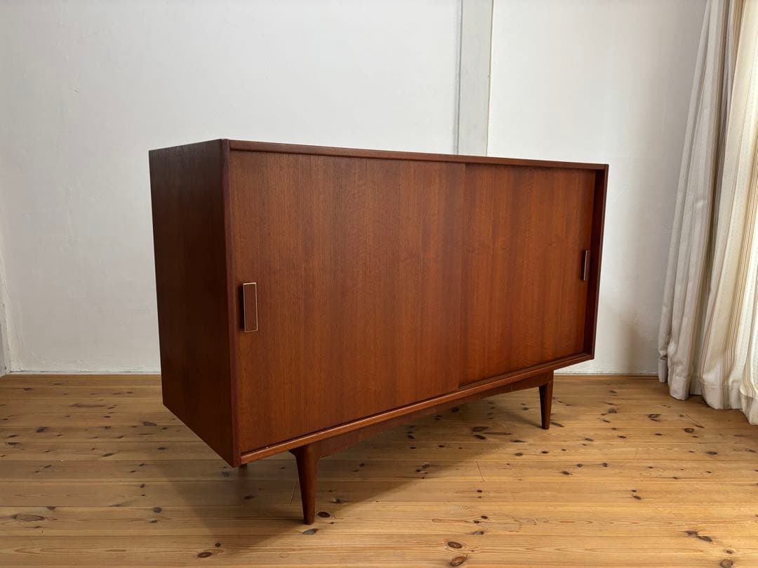 北欧ヴィンテージ　デンマーク　チーク　サイドボード