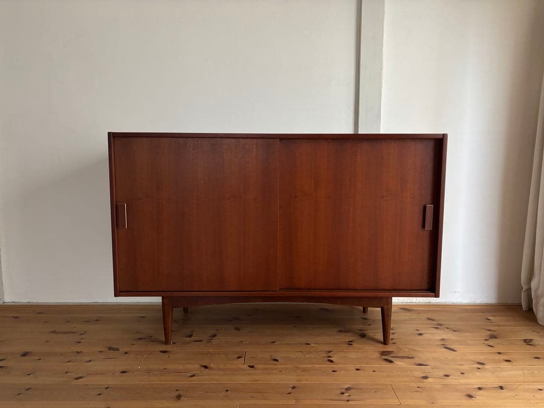 北欧ヴィンテージ　デンマーク　チーク　サイドボード