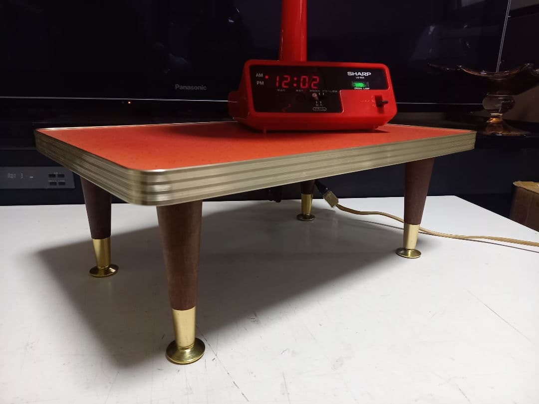 レア　レトロ　ポップ　スペースエイジ　フレーク　デザイン　赤　サイド　テーブル