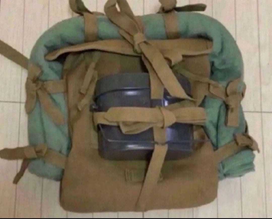 日本軍 兵用九九式背嚢(複製品）と毛布(新品）、飯盒付き(中古のオマケ付）サバゲ