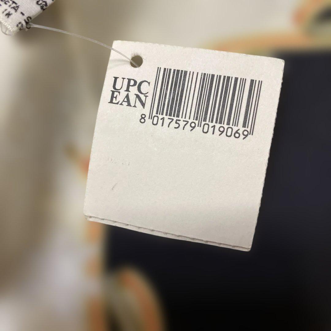 フェラガモ　スカーフ　ペンギン　松ぼっくり　赤い実