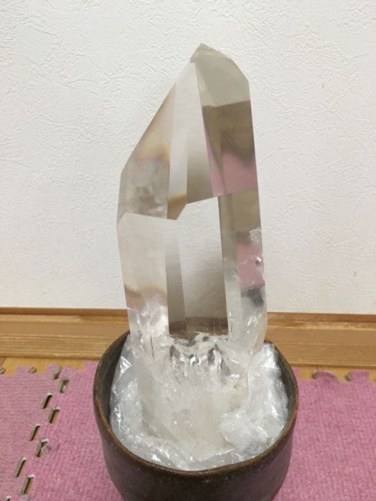 水晶クラスター透明度抜群高品質ブラジル産 高さ２８センチ2.4キロ一生物です。