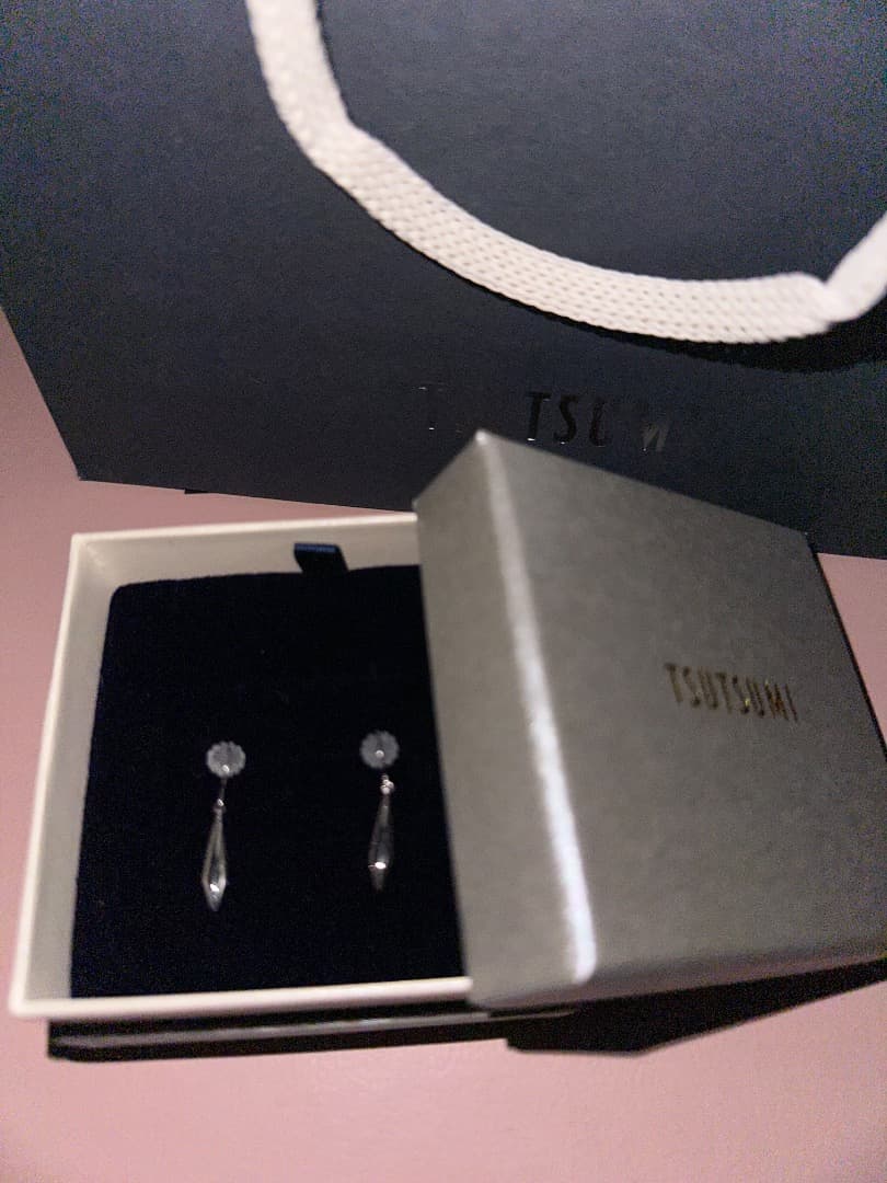 ツツミ　ピアス　プラチナ　tsutsumi シルバー