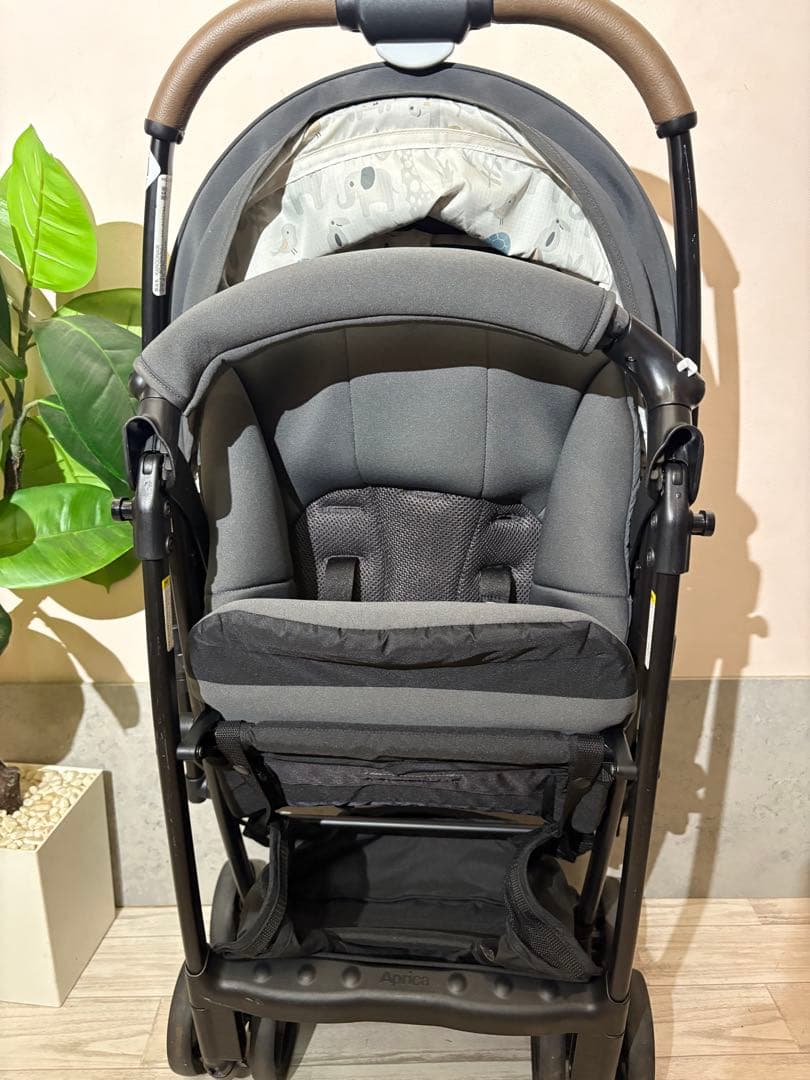 軽量グレー ベビーカー 折りたたみ　アップリカ　KAROONAIR
