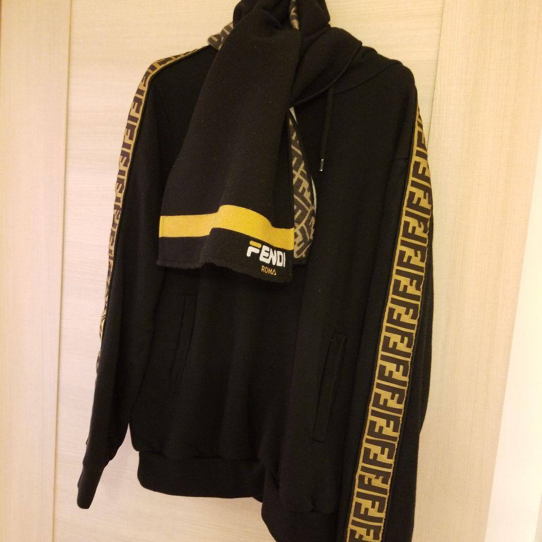 FENDI ロゴ入りマフラー 黒/黄色