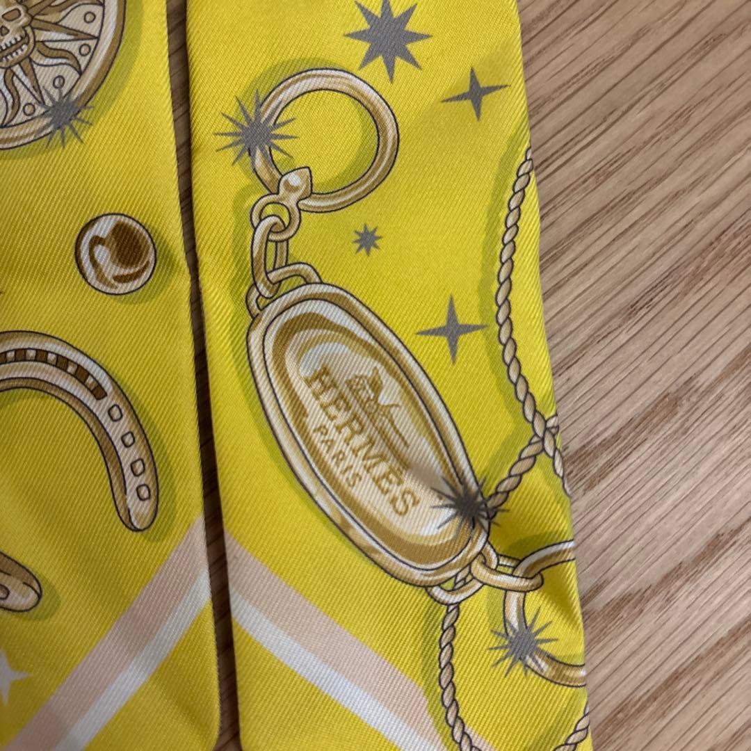 HERMES エルメス　ツイリー　シルクスカーフ グレーとイエロー