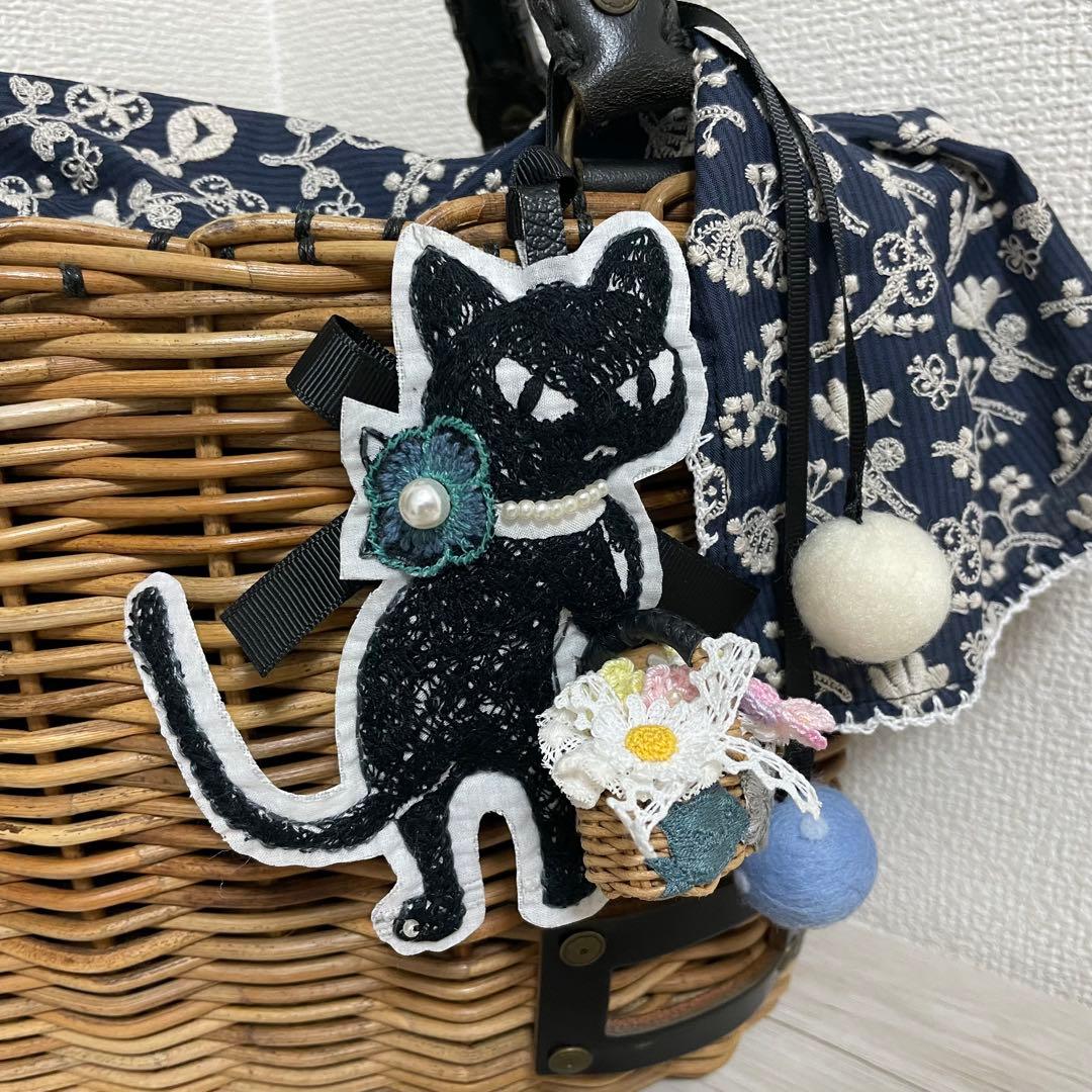 匿名配送手作りチャームストラップ＊pjcクロッチくんとお花のかごバッグ