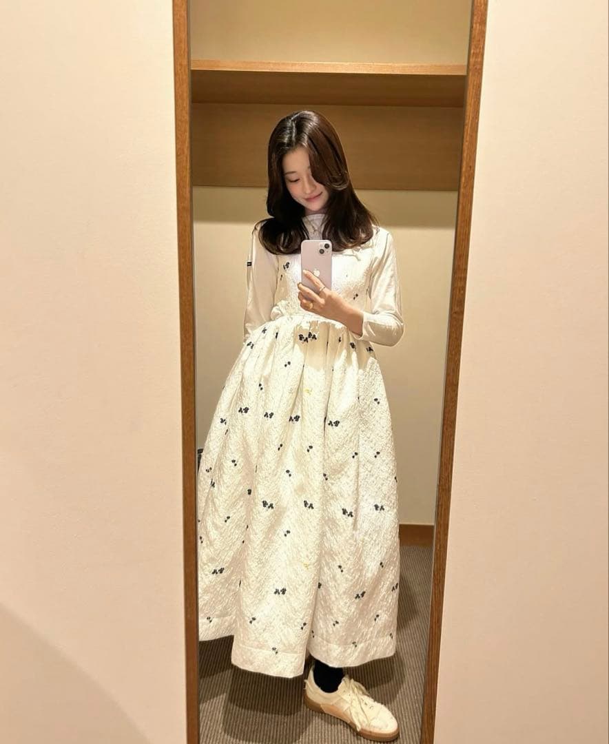 期間限定お値下げ中。ホワイト花柄ロングドレス　bibiy. タグあり確実正規品