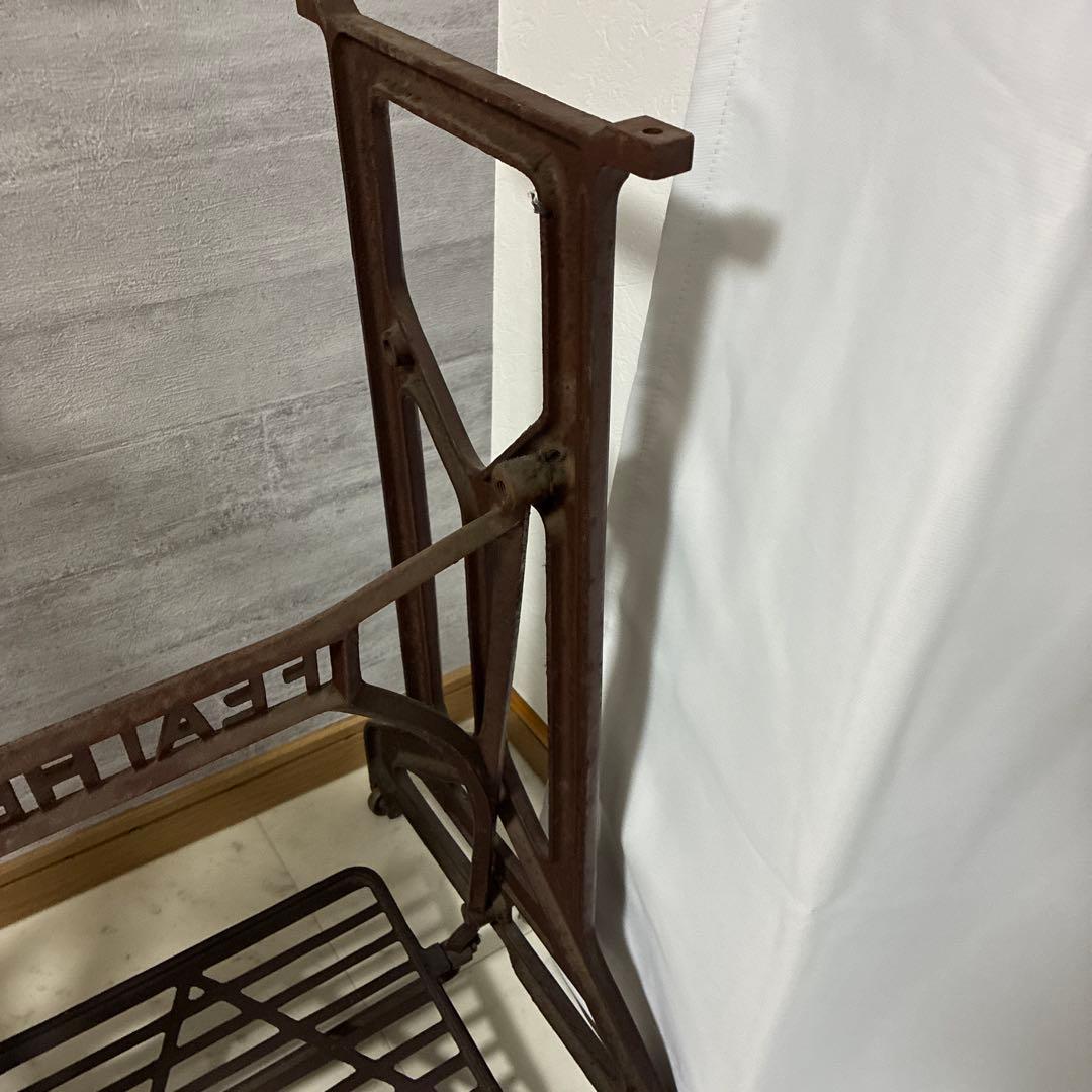 レトロ ミシンの　アイアン製 テーブル脚