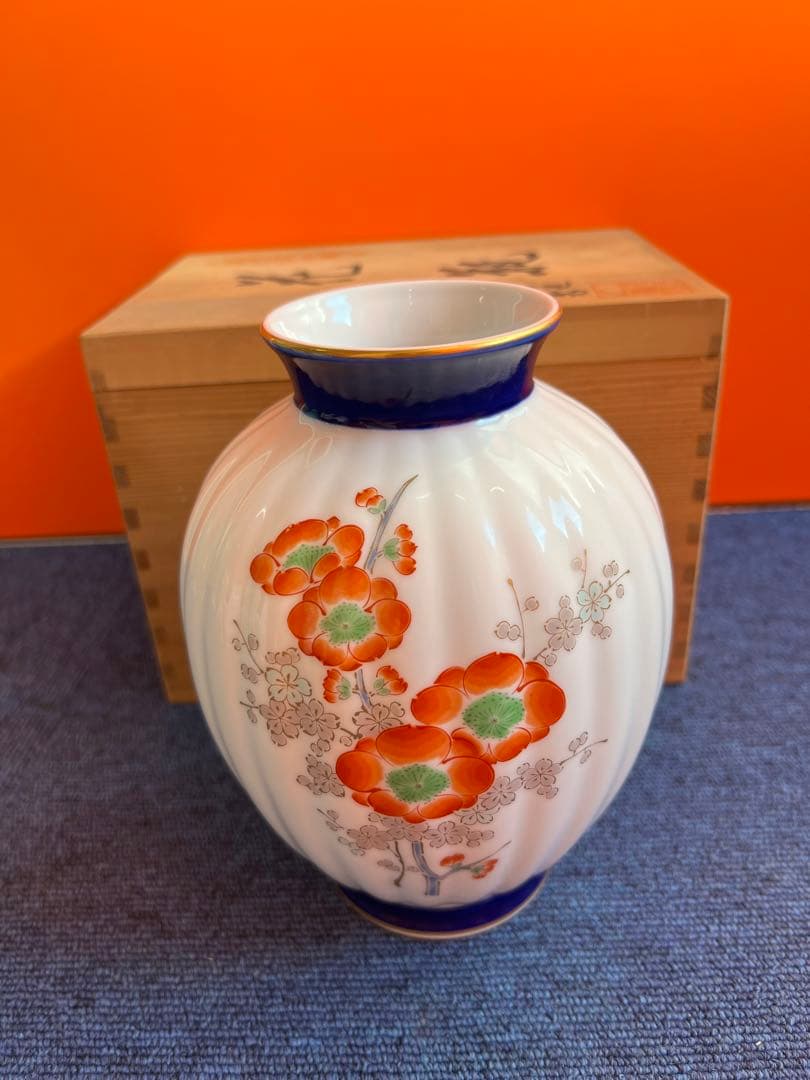 1097 深川製磁　芙蓉鉄仙花　花瓶　金彩　未使用