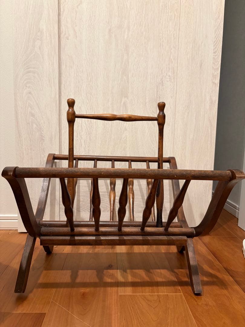 フランス　ヴィンテージ　アンティーク　木製スピンドルデザイン　マガジンラック