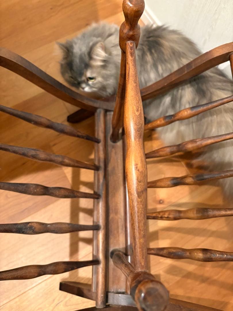 フランス　ヴィンテージ　アンティーク　木製スピンドルデザイン　マガジンラック