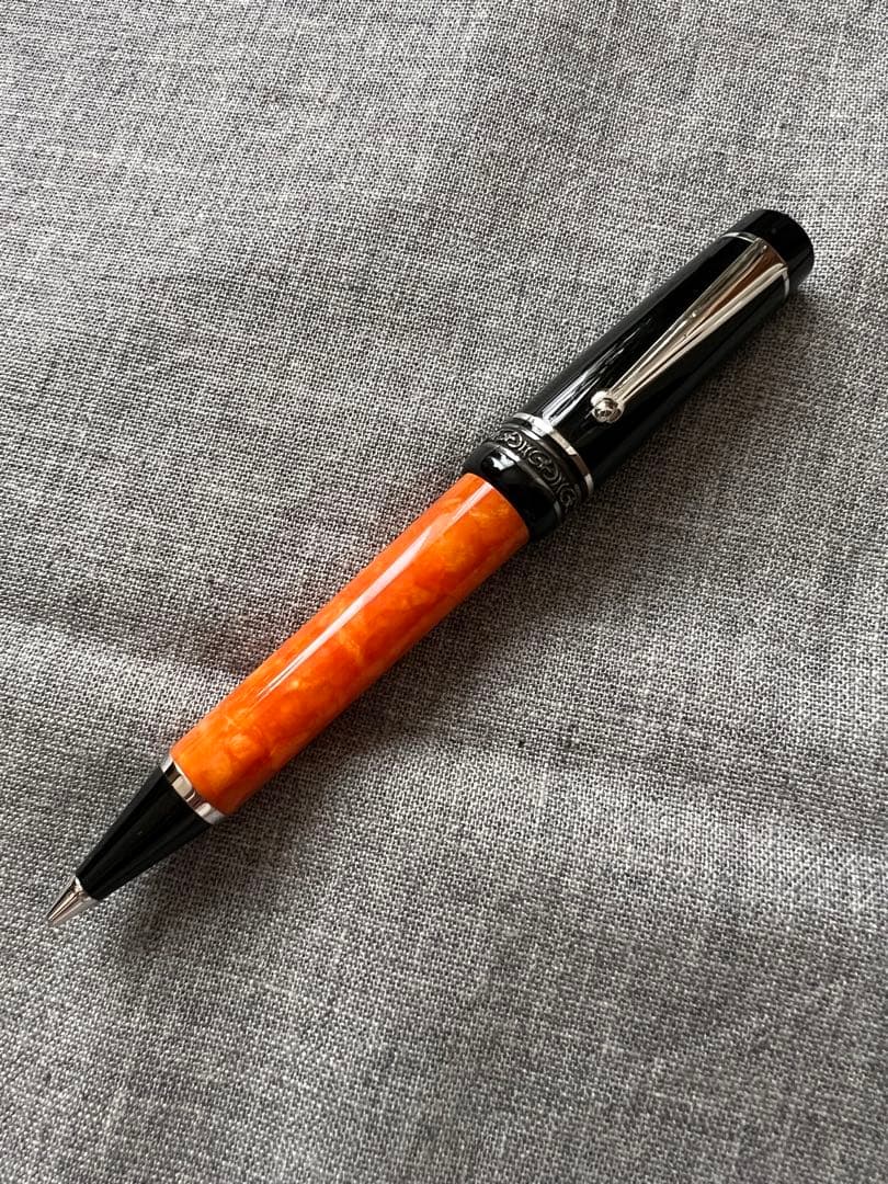 デルタドルチェビータミディアムオリジナルペンシル0.9mm