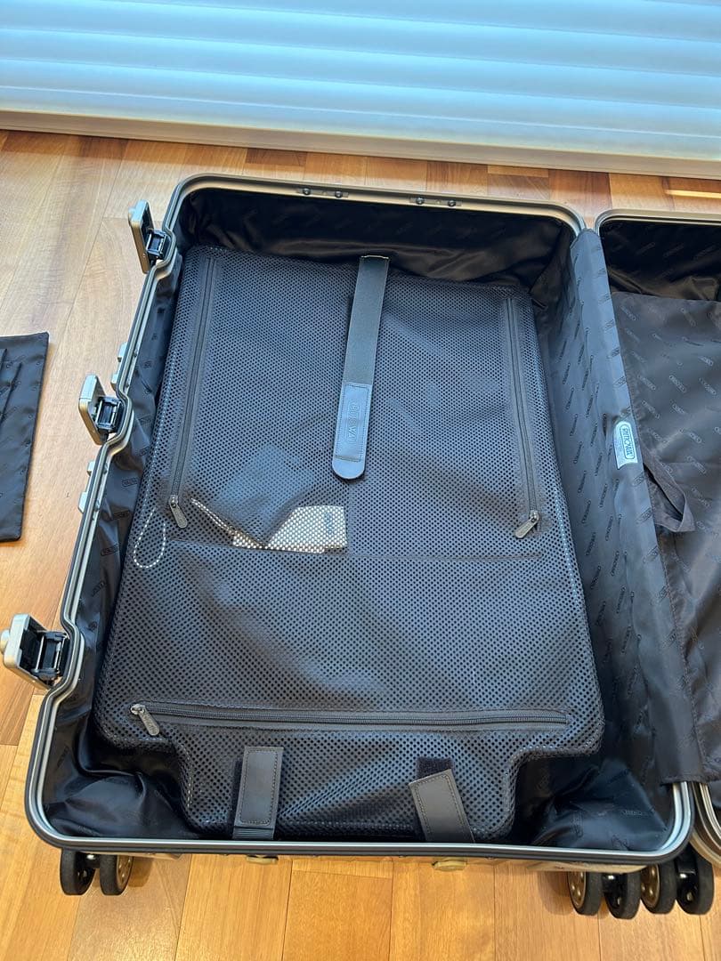 た*い様 リモワ　トパーズ　チタニウム82リットル　RIMOWA