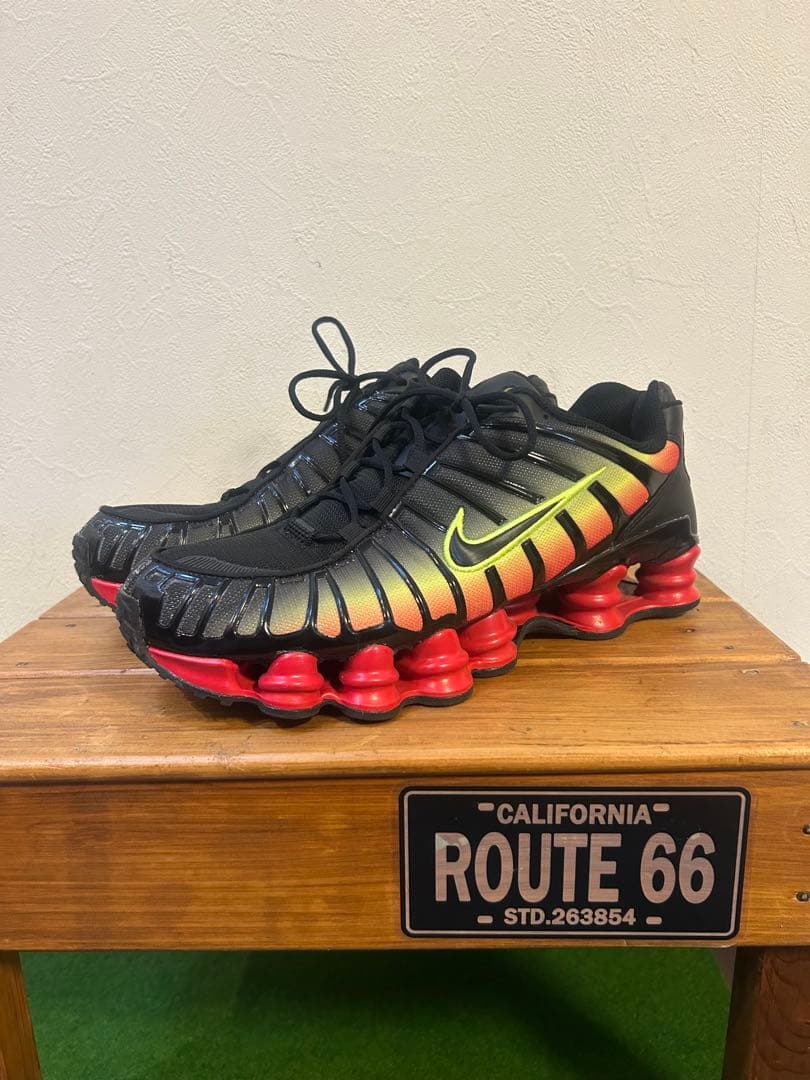 靴 Nike Shox TL \"Black and Volt\"