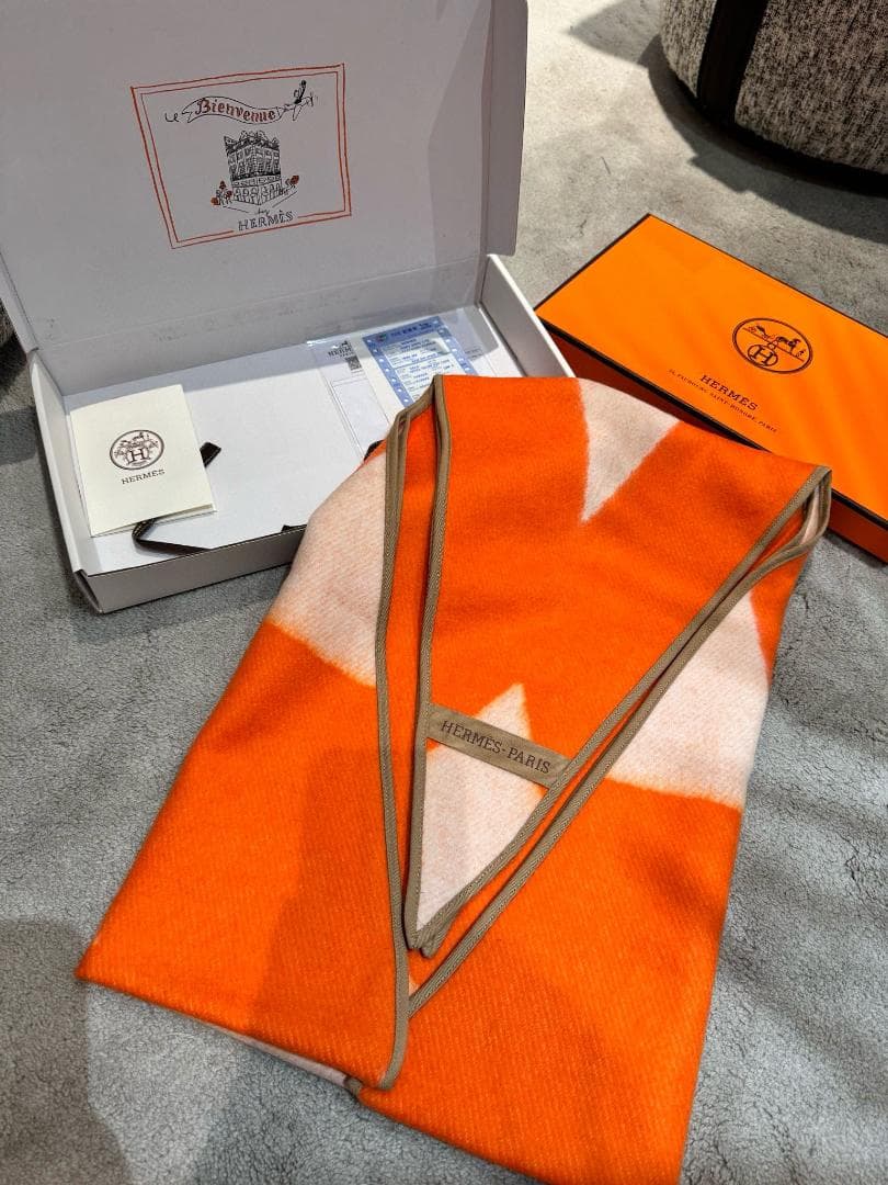 AMBUSH反戦マークネックレスセーターのチェーン