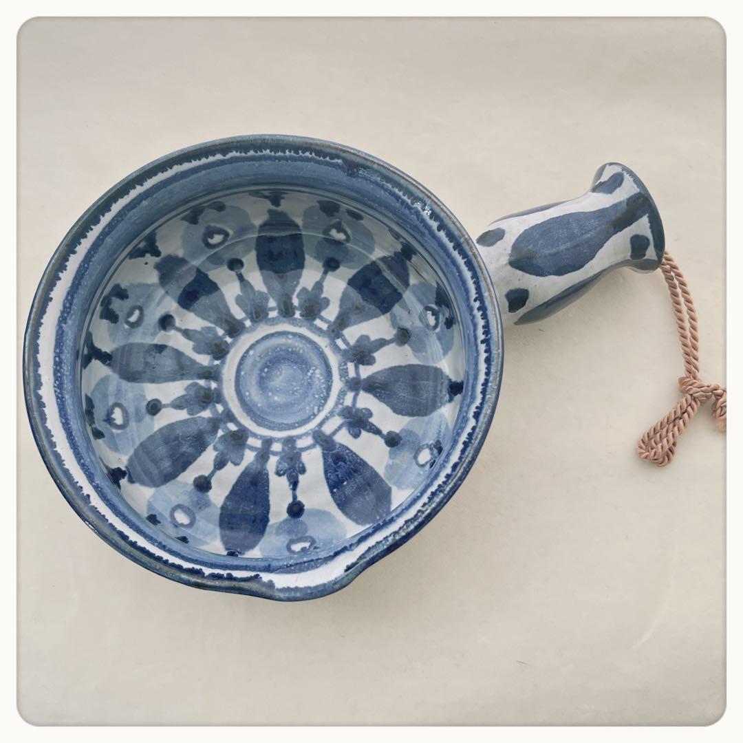 スイス陶器　ハンドペイント　手びねりソースパン　BL手描き