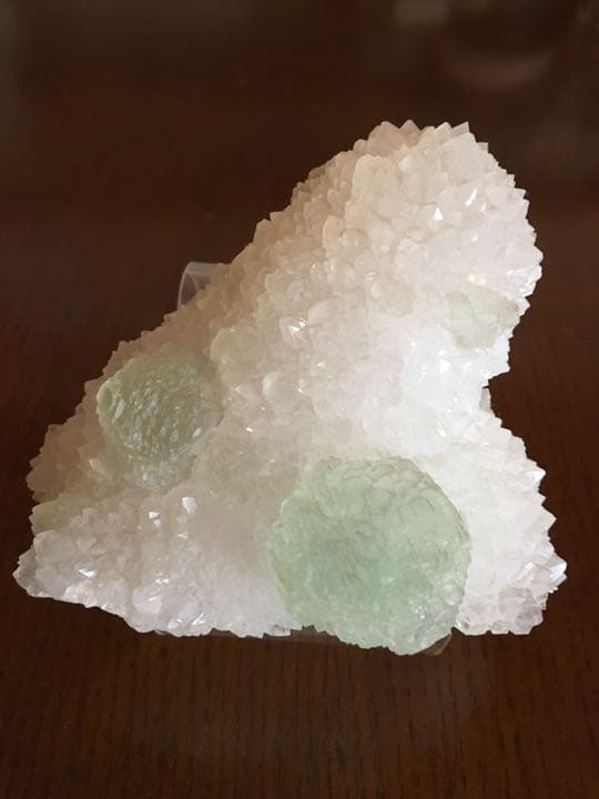 水晶とフローライトの共生！手のひらピッタリサイズの可愛い原石！