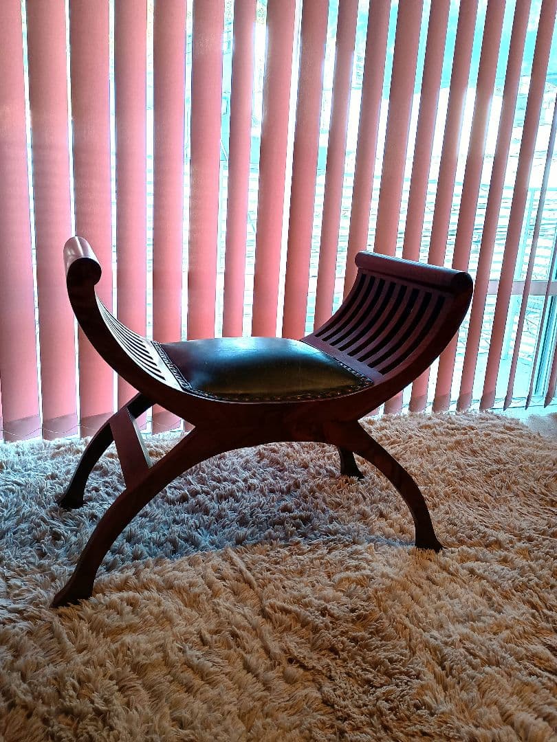 曲線が美しい優雅なクラブチェア オットマン