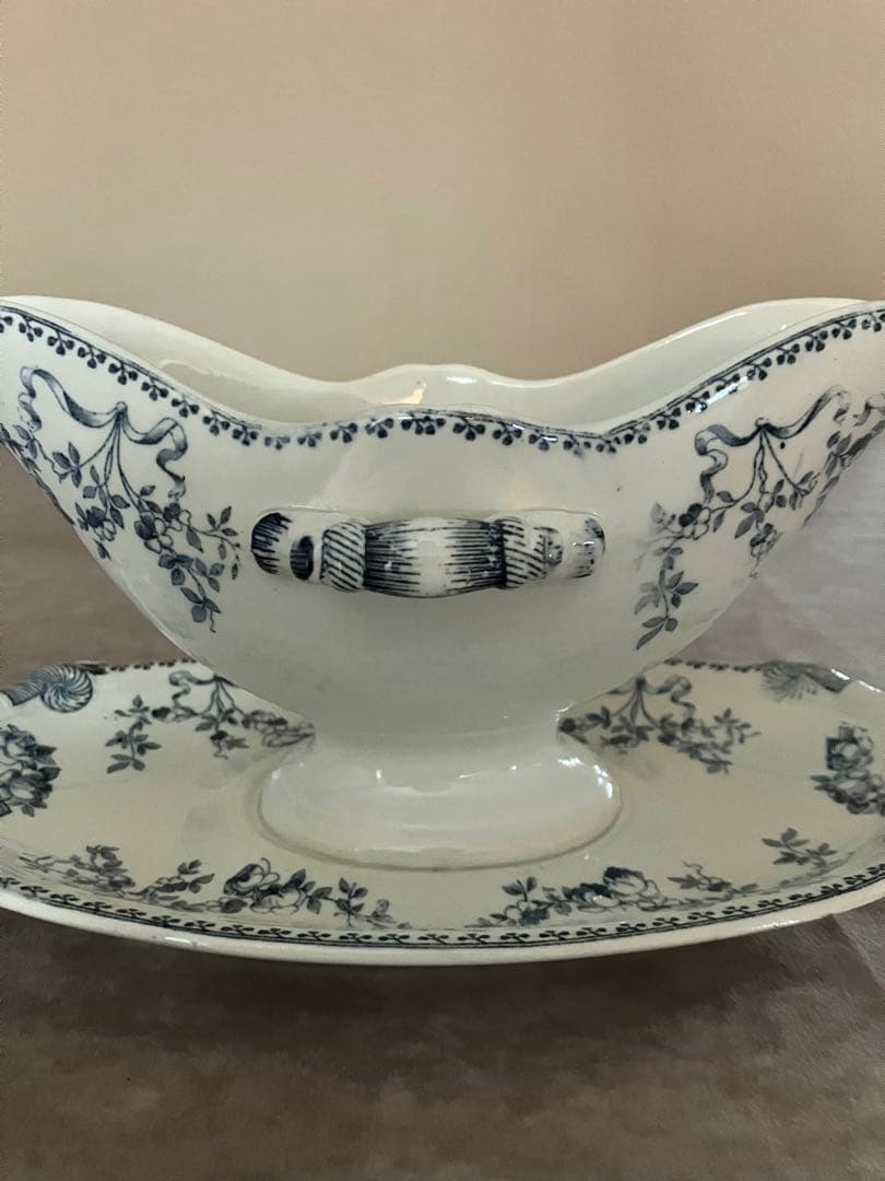 美品フランスアンティーク・サルグミンヌ U&Cモーツァルト・ソーシエール1点