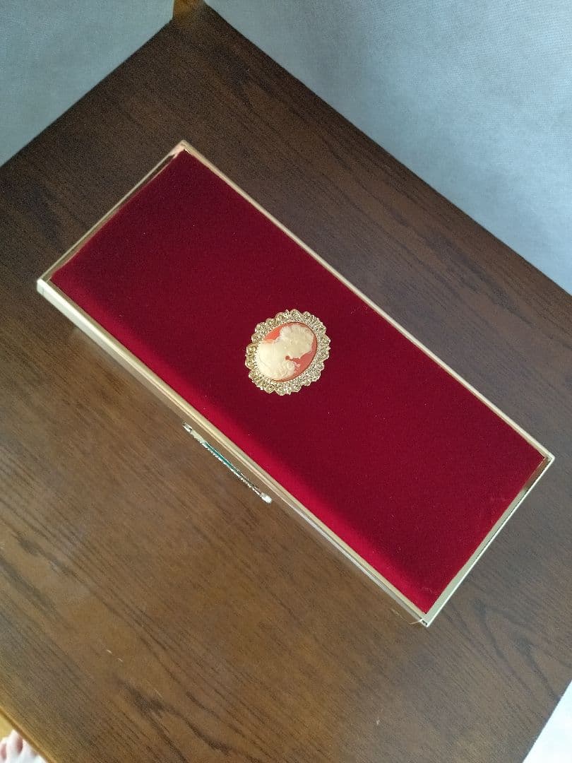 Everlasting Queen  カメオ　ジュエリーボックス　オルゴール