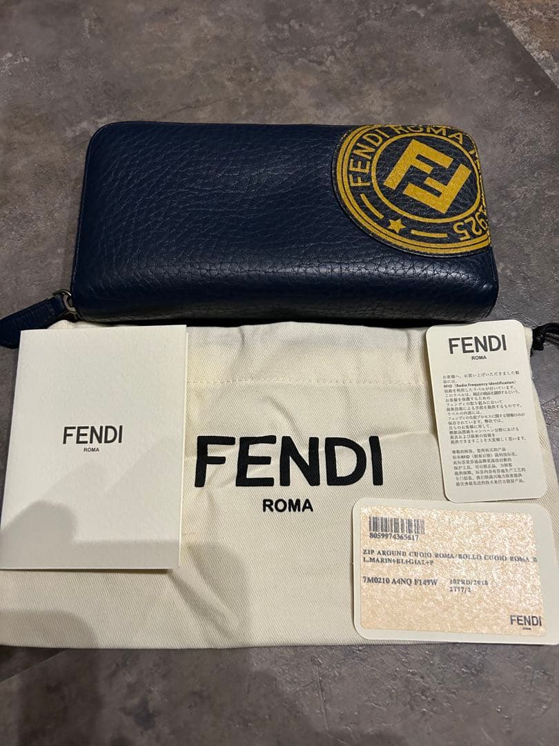 FENDI フエンディ　長財布　ラウンドファスナー　fendi 美品　ネイビー