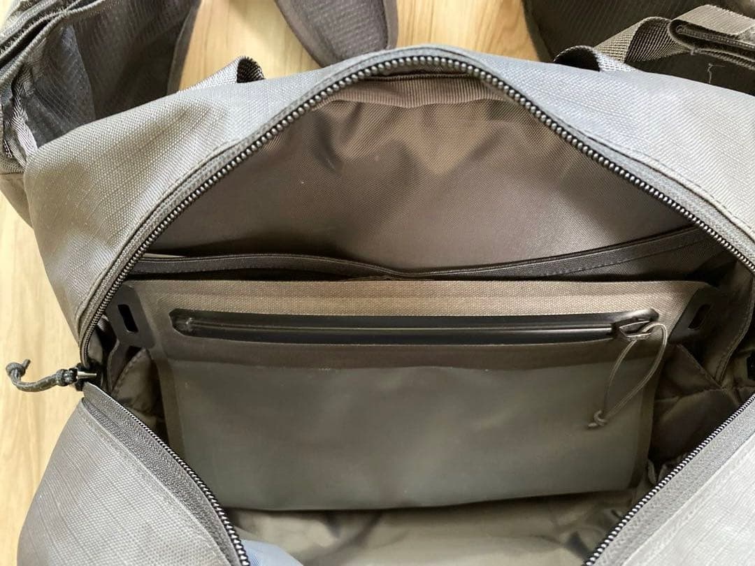 パタゴニア　ステルスヒップパック 11L タグ付き 廃盤色