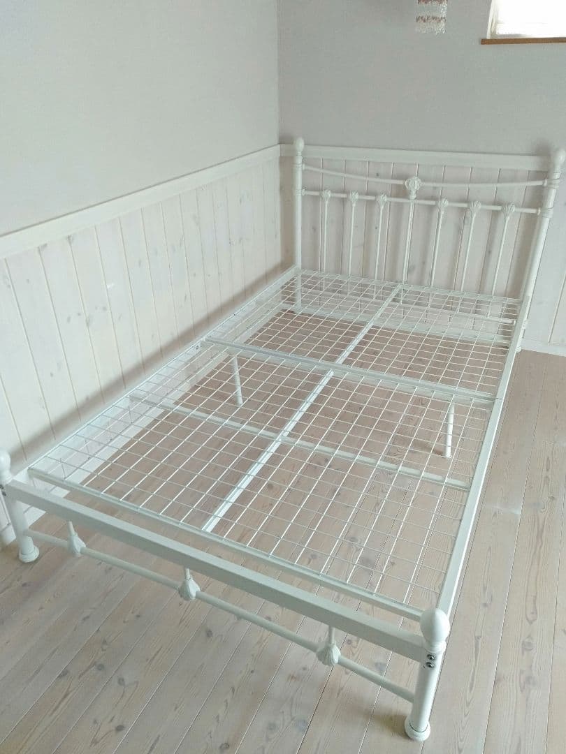☆中古品☆直接引き渡し☆アイアンベッドフレーム　セミダブル
