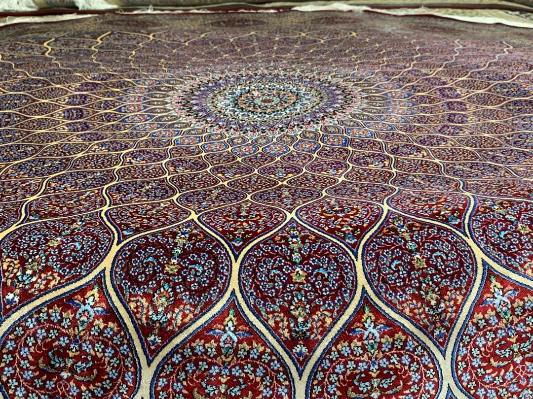 ペルシャ、イラン、シルクラウンドラグ/サイズ：203cm…. .77pm。