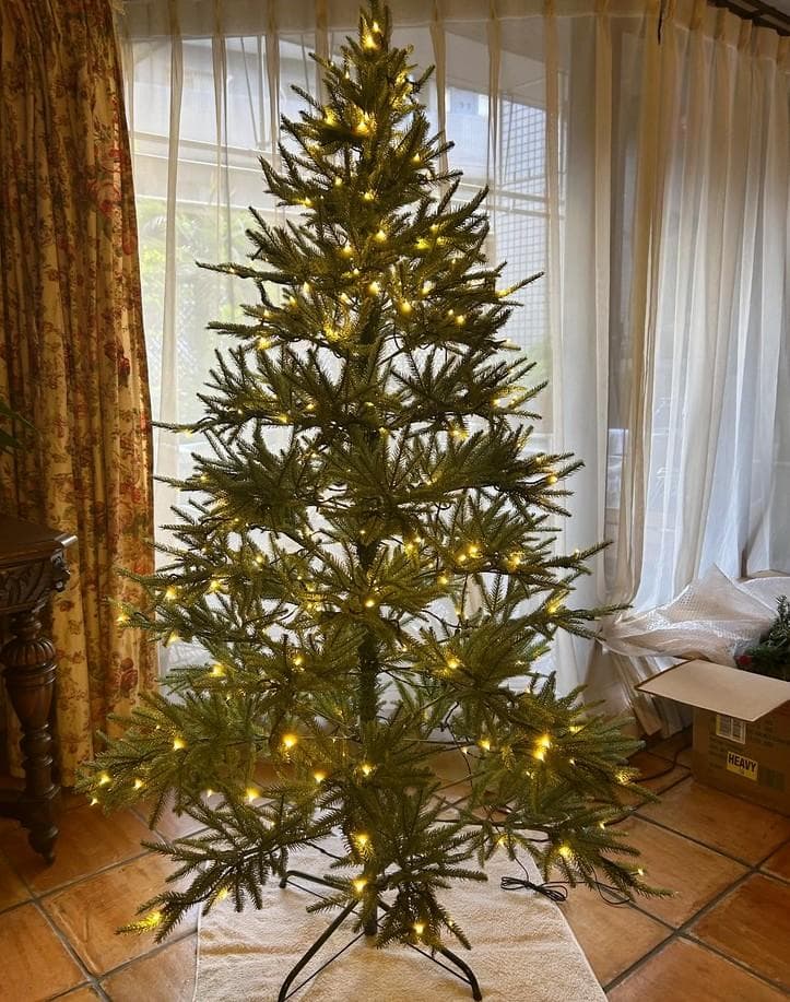 ★LEDライト300球付き　クリスマスツリー 180cm（新品同様）