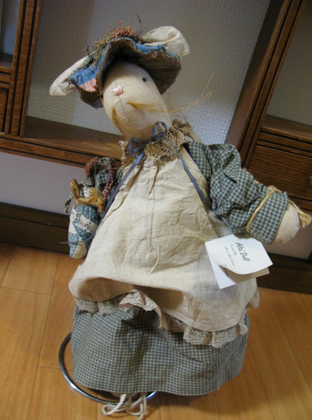 アルタ社 うさぎ　ウサギのカントリードール　40㎝ ぬいぐるみ　スタンド付