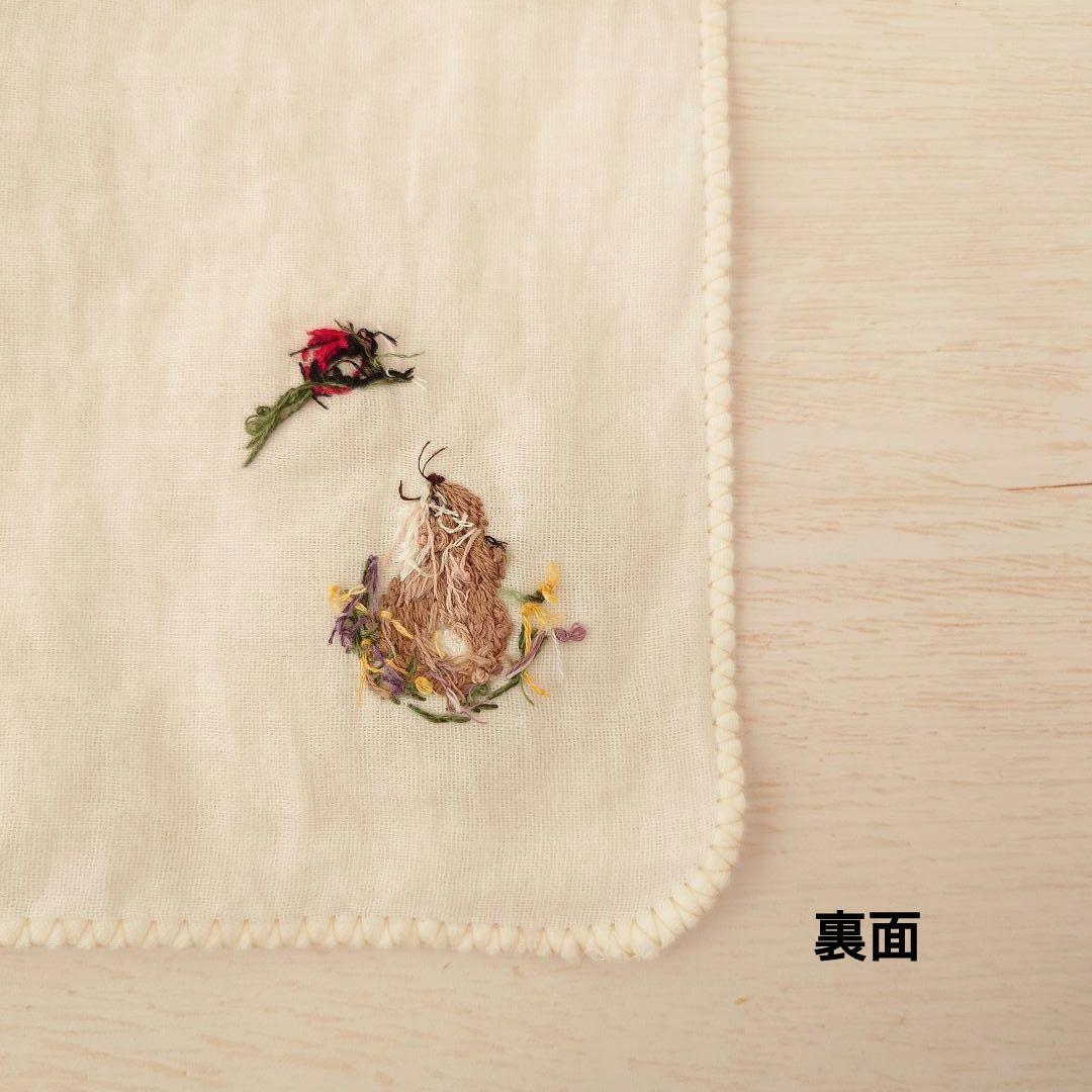 手刺繍入ちっちゃな ガーゼハンカチ【うさことてんとう虫】