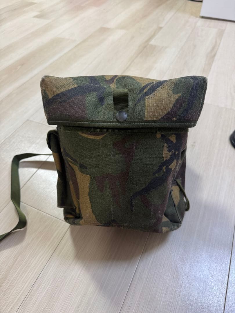 S10ガスマスク 軍放出品 スモーク・レッドレンズ、専用ケース付き