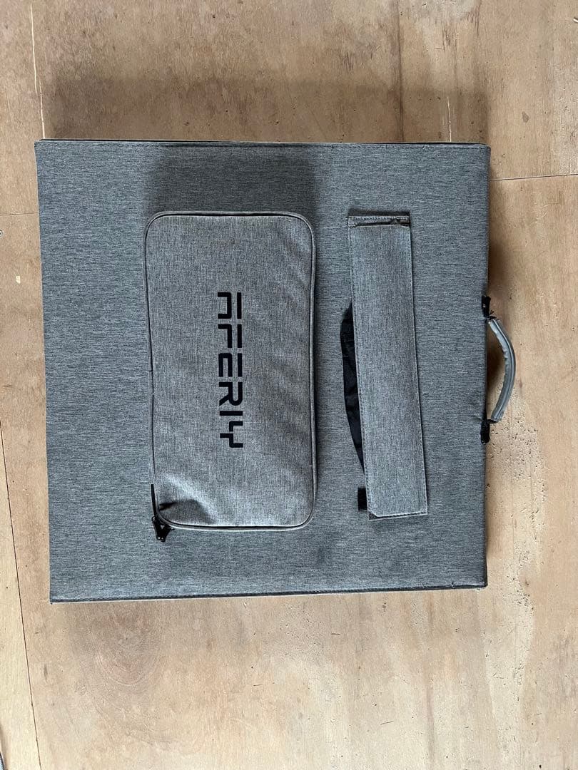 ゆ*た様 AFERIY ソーラーパネル 200W ソーラーチャージャー 折り畳み